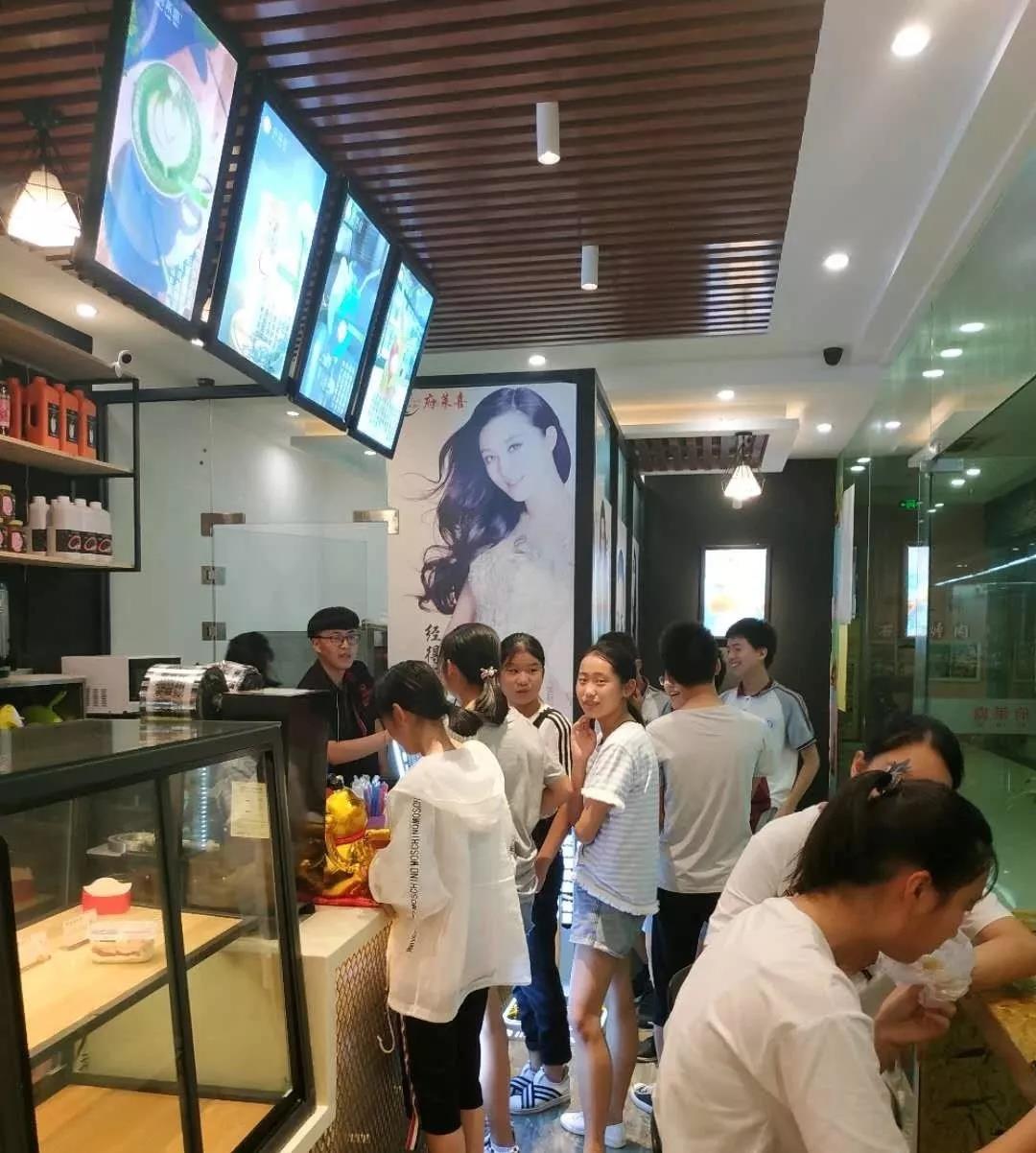 广州金达咖啡饮品城-奶茶店装修风格的选择，决定店面生意的好坏